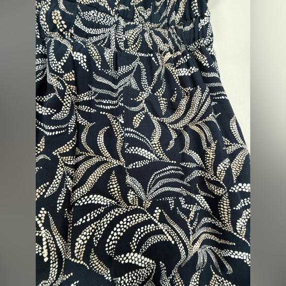 Evereve Navy Leaf-Print Short Sleeve Romper - Picture 14 of 14